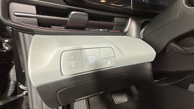 Certified 2025 Hyundai Elantra Limited FWD image 20