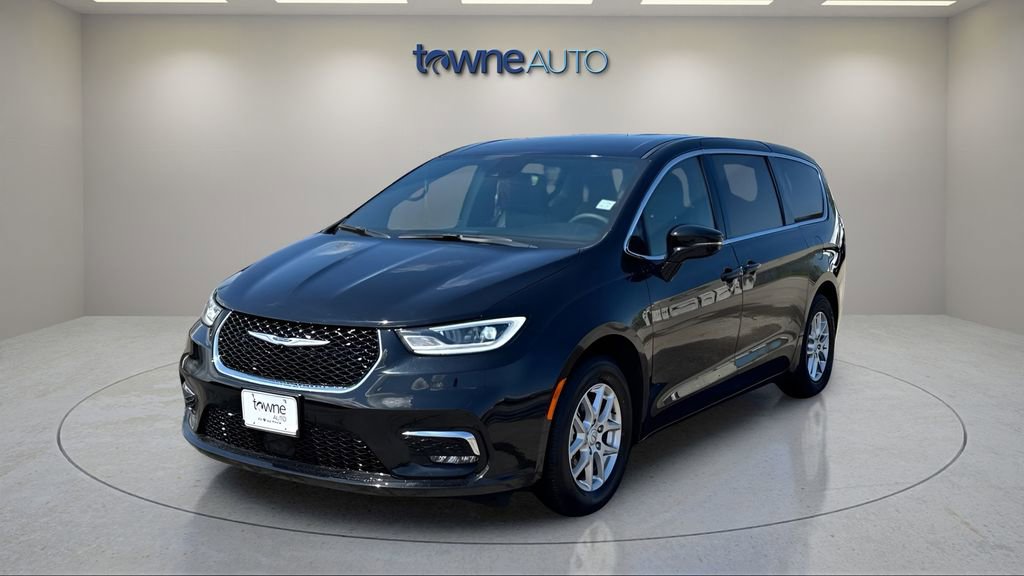 Used 2026 Chrysler Pacifica Select FWD image 1