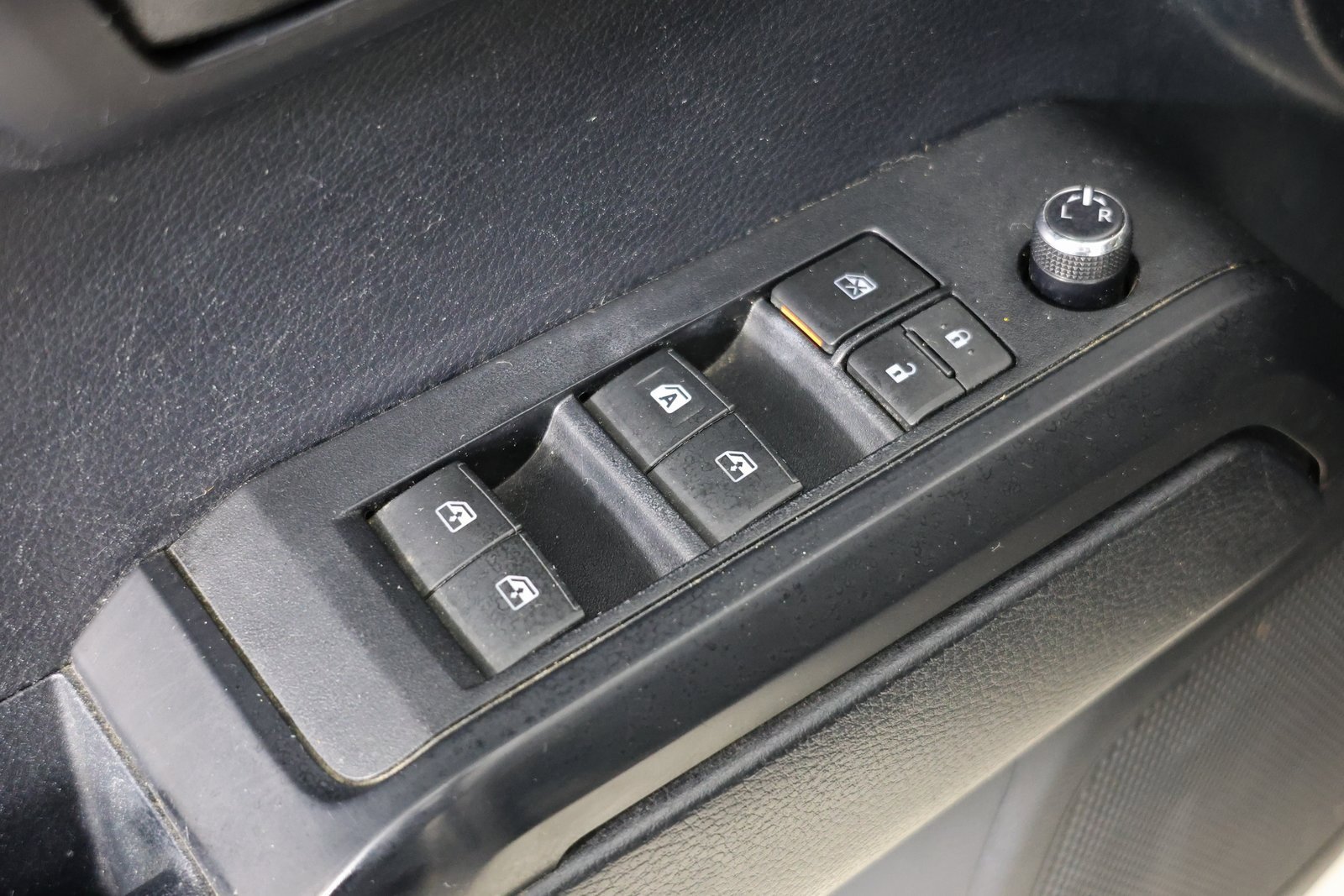 Used 2017 Toyota Tacoma SR image 18