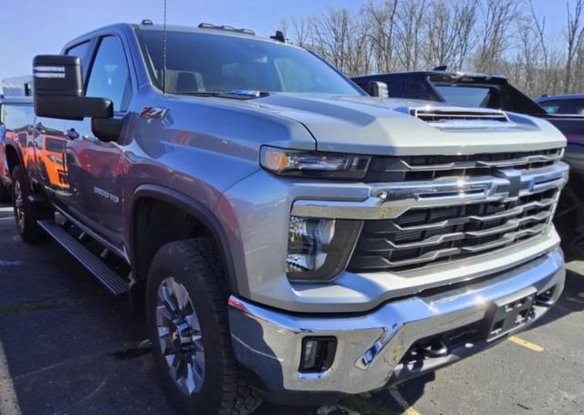 Used 2024 Chevrolet Silverado 3500 LT w/ All Star Edition AWD/4WD image 2