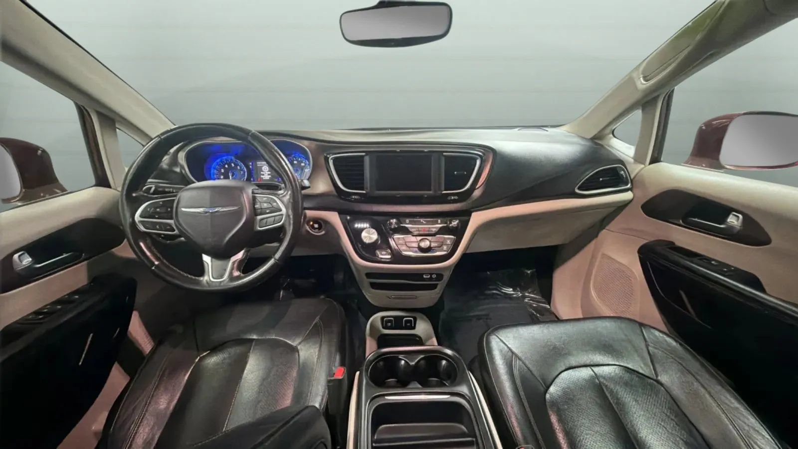 Used 2019 Chrysler Pacifica Touring-L FWD image 9