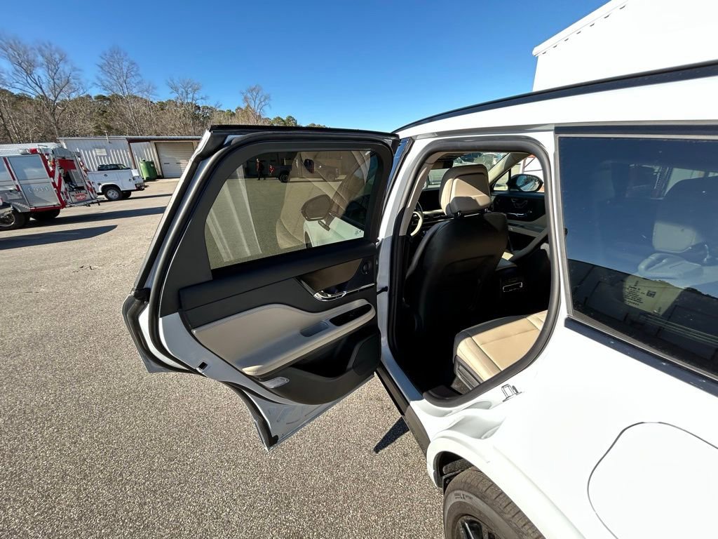 Used 2025 Lincoln Corsair Reserve w/ Equipment Group 202A image 16