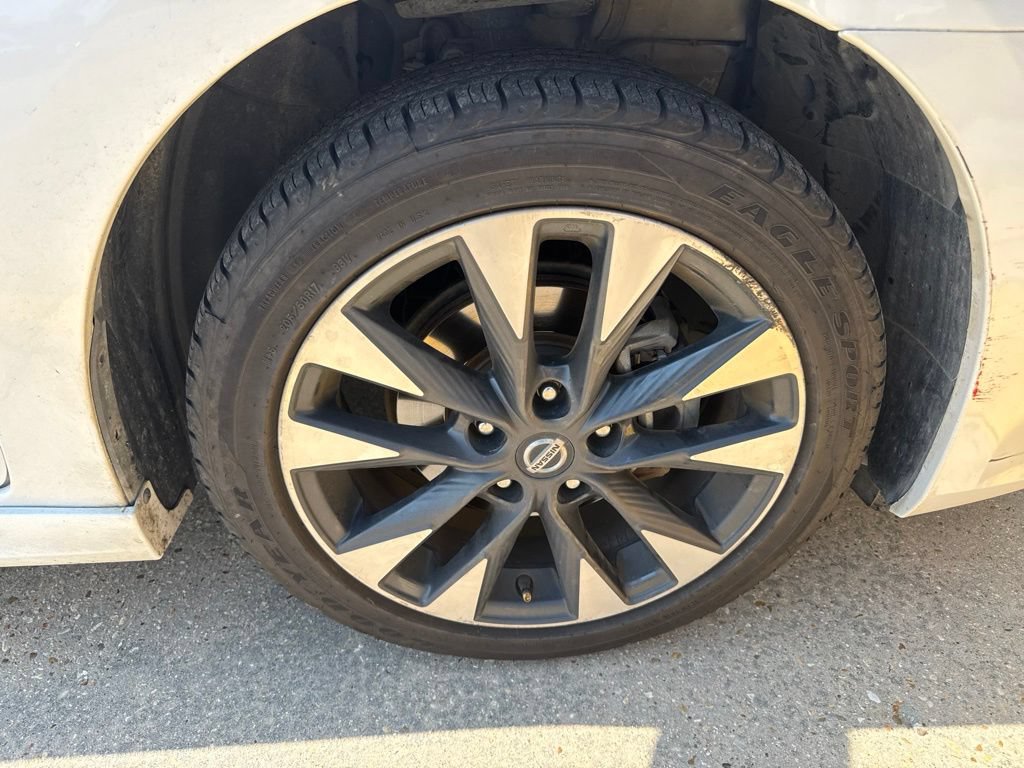Used 2019 Nissan Sentra SR FWD image 12