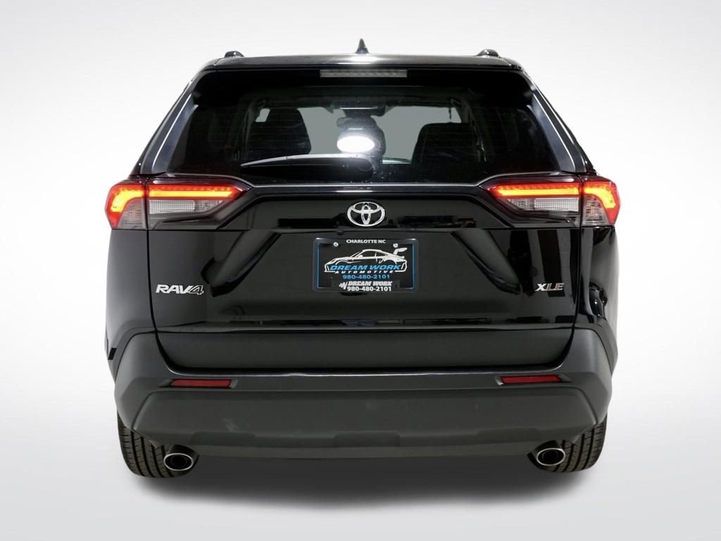 Used 2022 Toyota RAV4 XLE Premium image 9