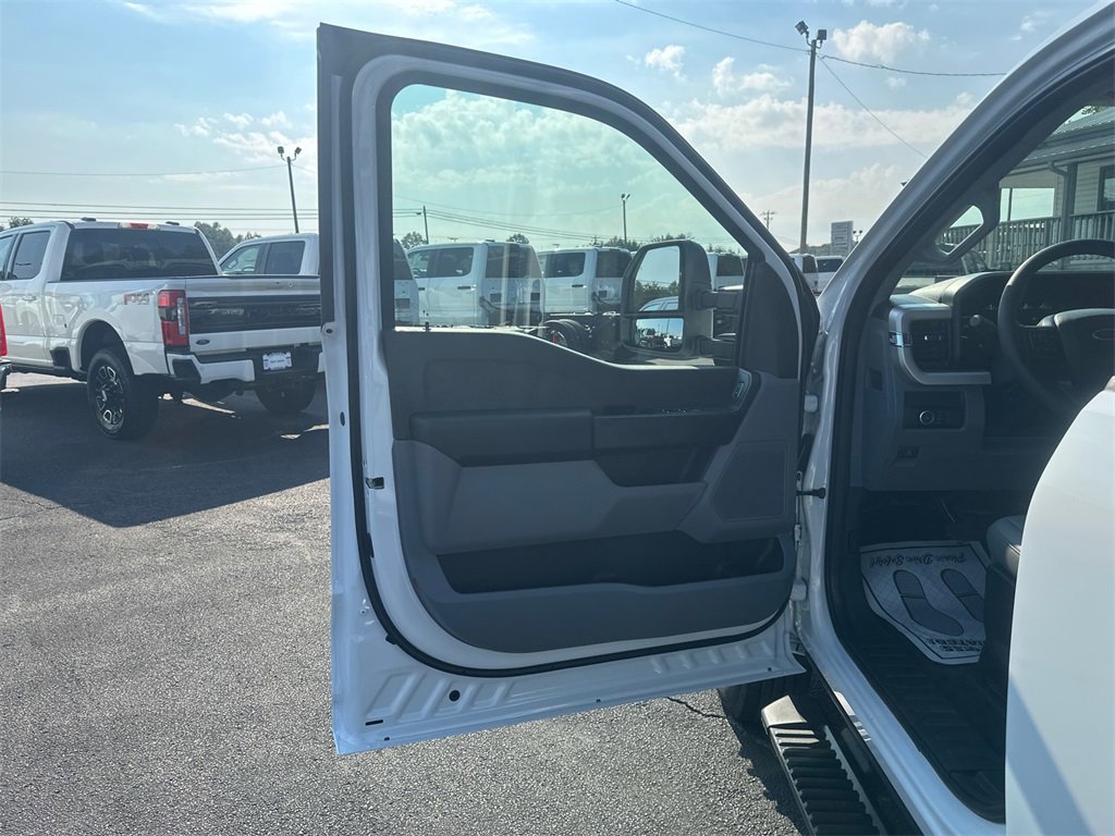 New 2026 Ford F350 XL w/ XL Chrome Package image 16