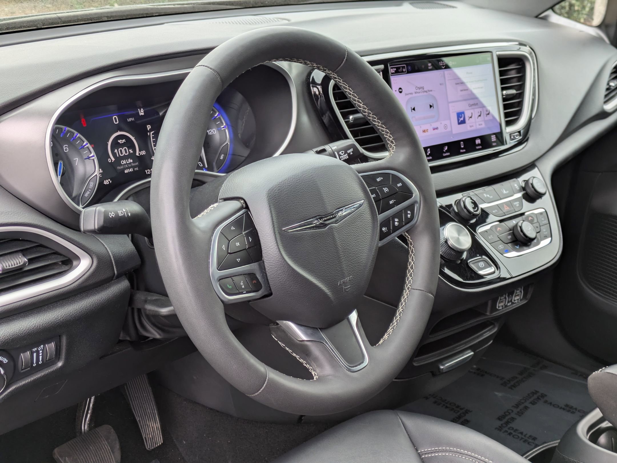 Used 2025 Chrysler Pacifica Select image 19
