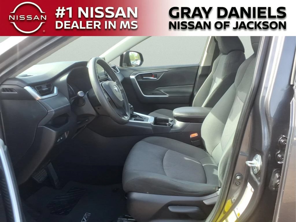 Used 2019 Toyota RAV4 XLE FWD image 22