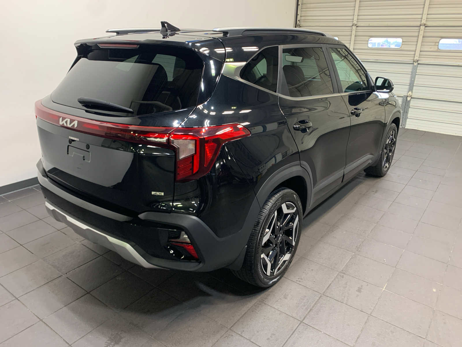 Used 2024 Kia Seltos SX image 3