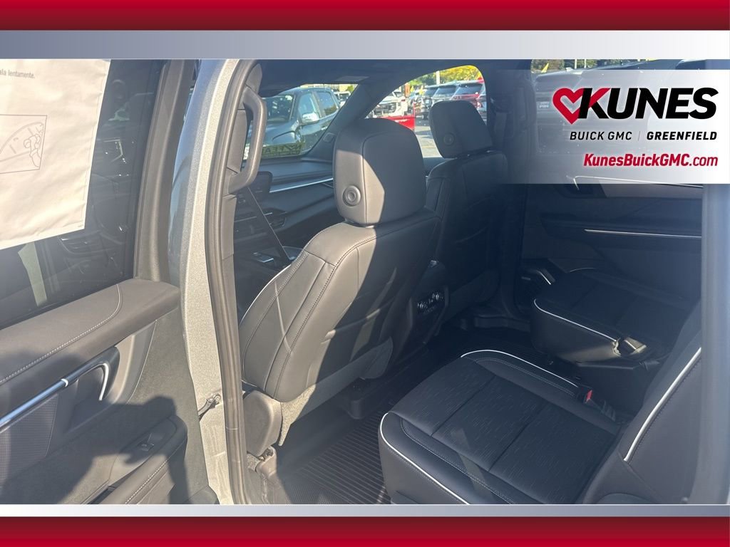 New 2026 Buick Enclave Sport Touring w/ LPO, Floor Liner Package AWD/4WD image 30