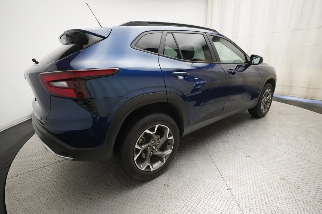 Used 2024 Chevrolet Trax LT w/ Driver Confidence Package FWD image 34