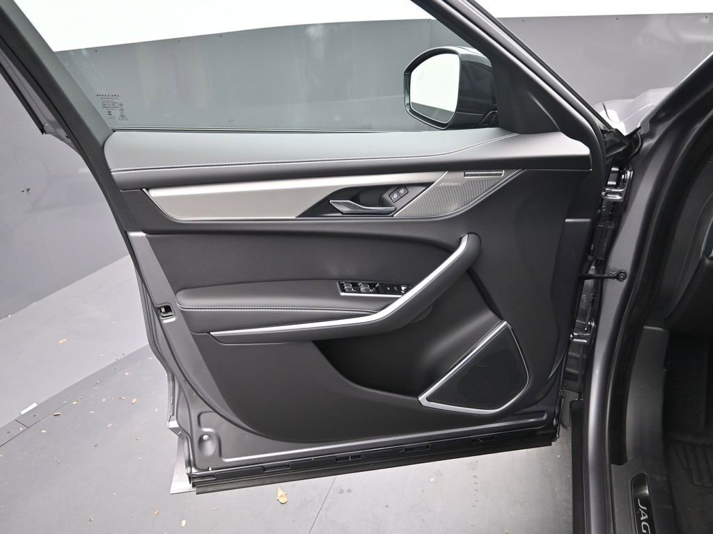 New 2026 Jaguar F-PACE R-Dynamic S image 18