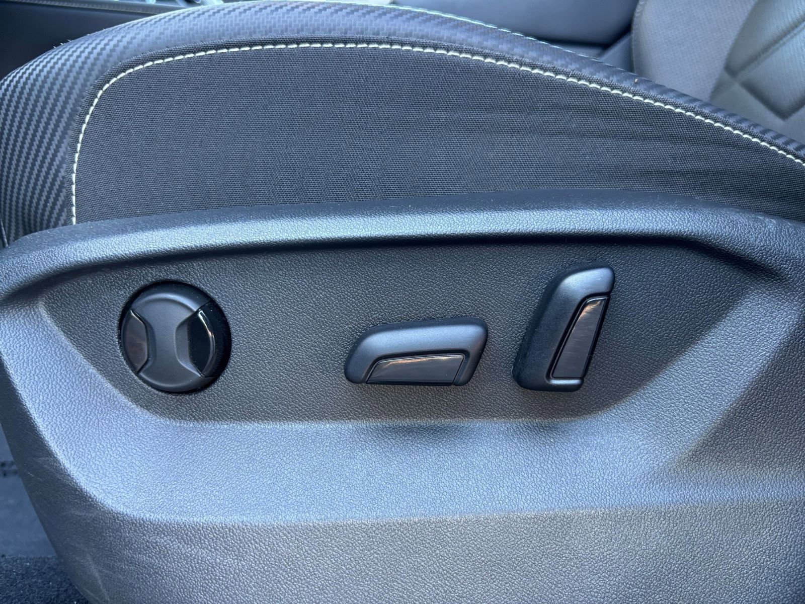 Used 2024 Volkswagen Atlas Cross Sport SE image 23