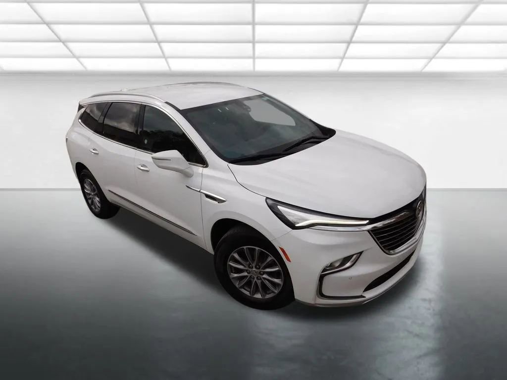 Used 2024 Buick Enclave Premium image 2