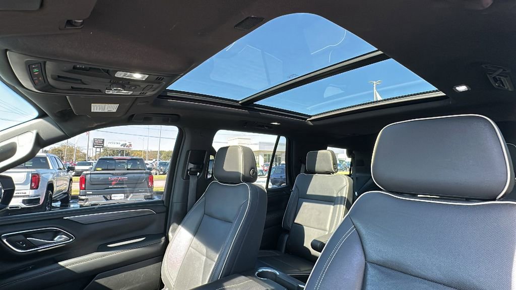 Used 2022 GMC Yukon SLT w/ SLT Premium Package image 16