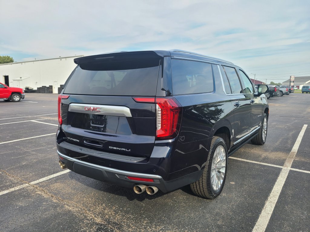 Used 2023 GMC Yukon XL Denali w/ Denali Reserve Package AWD/4WD image 7