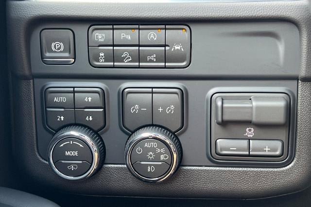New 2026 Chevrolet Suburban RST w/ Advanced Technology Package AWD/4WD image 32