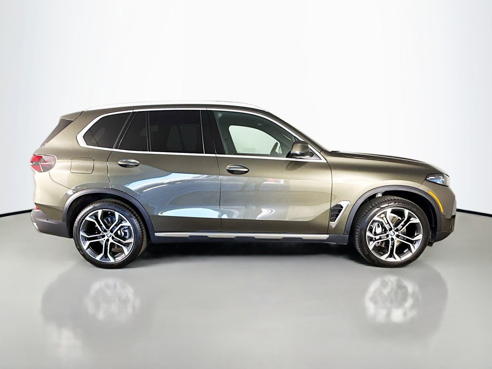 Used 2026 BMW X5 sDrive40i image 8