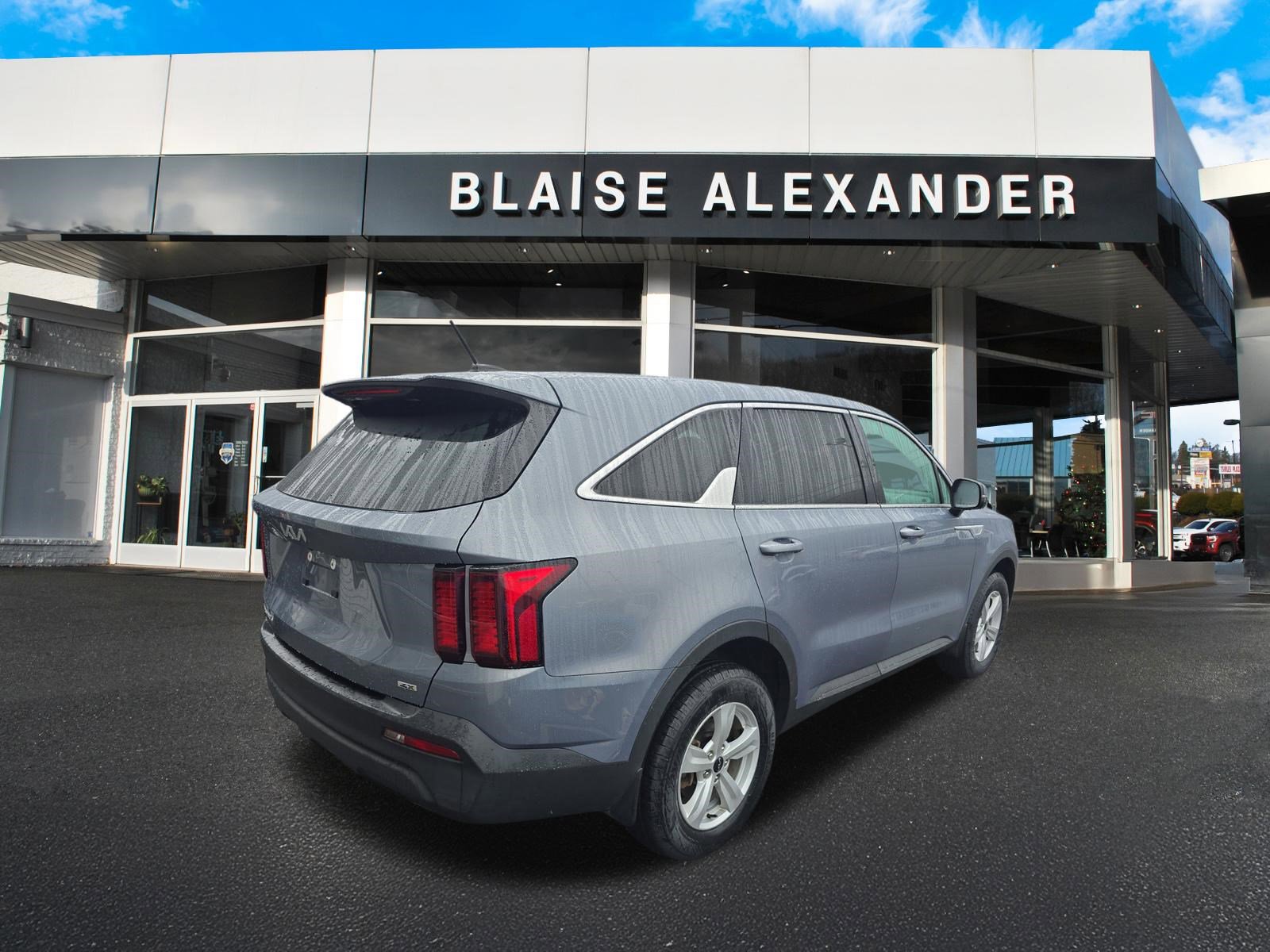 Used 2023 Kia Sorento LX AWD/4WD image 3