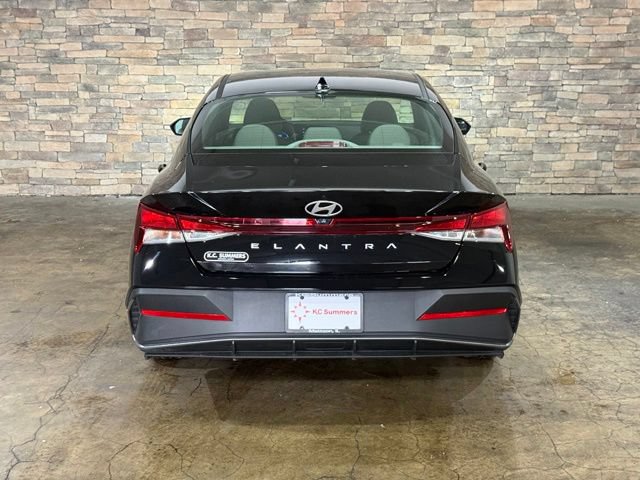 New 2026 Hyundai Elantra SE FWD image 6