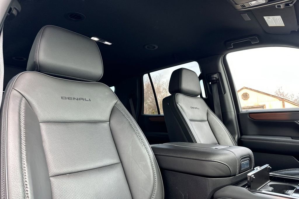 Used 2025 GMC Yukon Denali AWD/4WD image 18