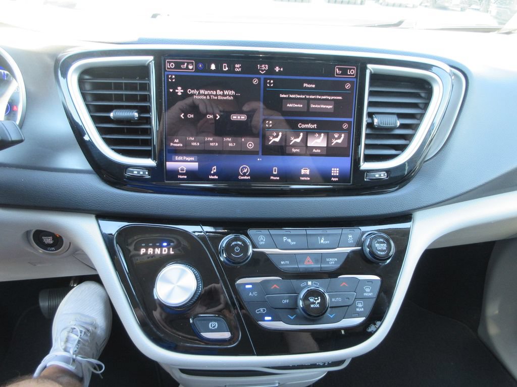 Used 2024 Chrysler Pacifica Touring-L FWD image 29