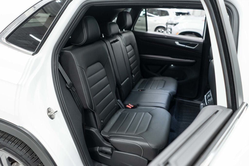 Used 2024 Volkswagen Atlas Cross Sport SEL R-Line AWD/4WD image 13
