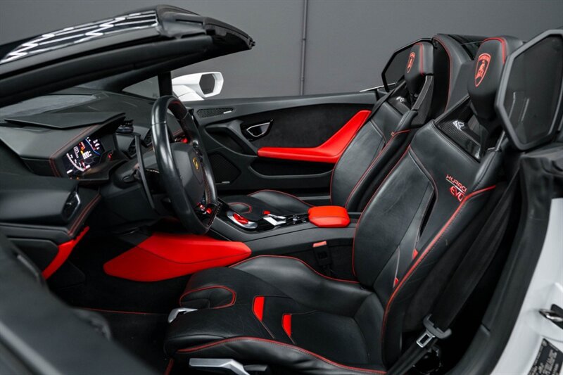 Used 2021 Lamborghini Huracan EVO RWD image 15