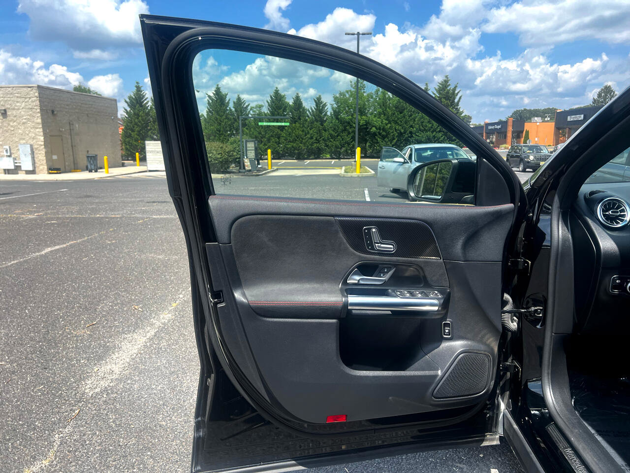 Used 2021 Mercedes-Benz GLA 250 4MATIC image 9