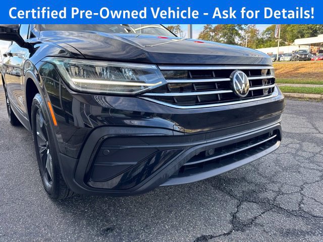Certified 2022 Volkswagen Tiguan SE w/ Panoramic Sunroof Package AWD/4WD image 25
