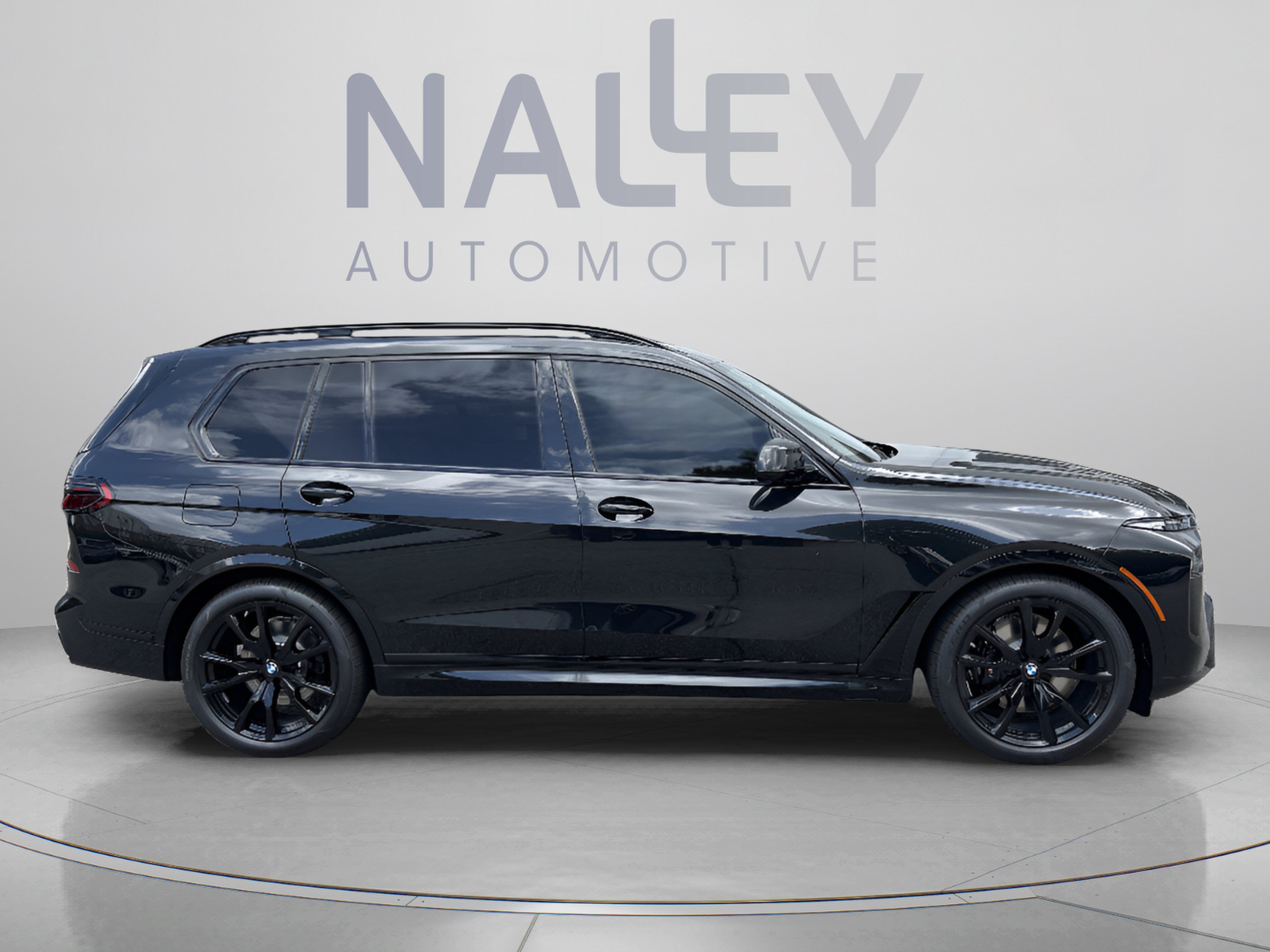 Used 2027 BMW X7 xDrive40i w/ M Sport Package AWD/4WD image 4