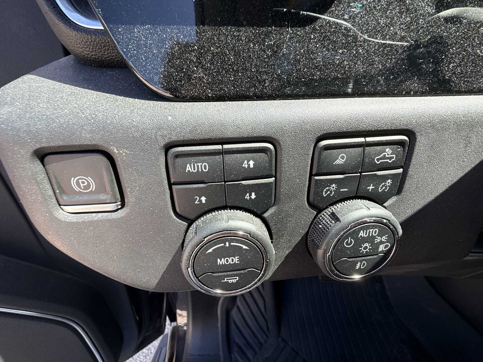 Certified 2023 Chevrolet Silverado 1500 LTZ AWD/4WD image 17
