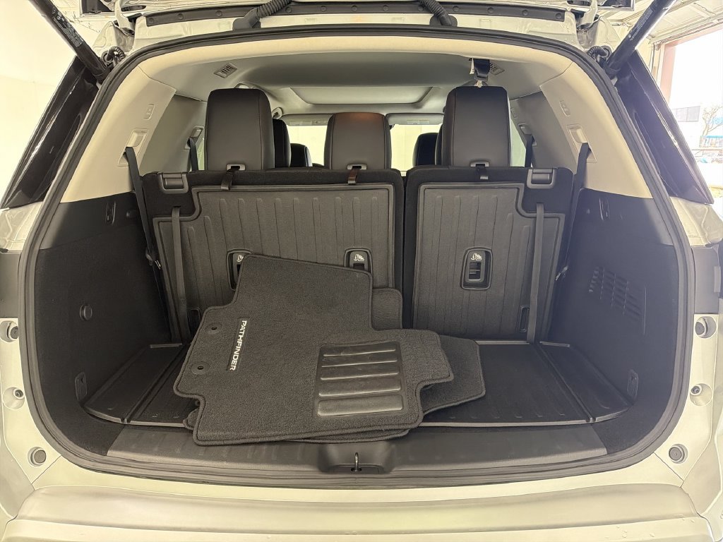 Certified 2025 Nissan Pathfinder Platinum w/ Cargo Package FWD image 16