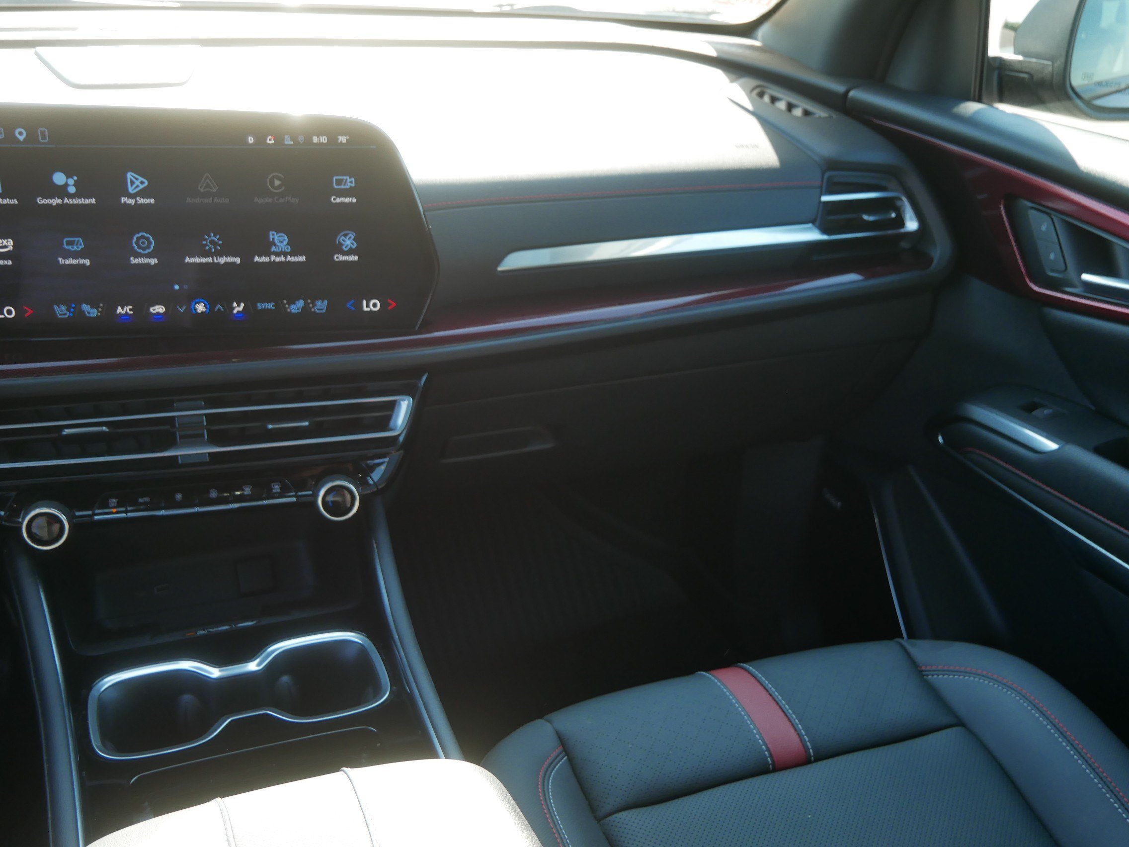 Used 2024 Chevrolet Traverse RS FWD image 11