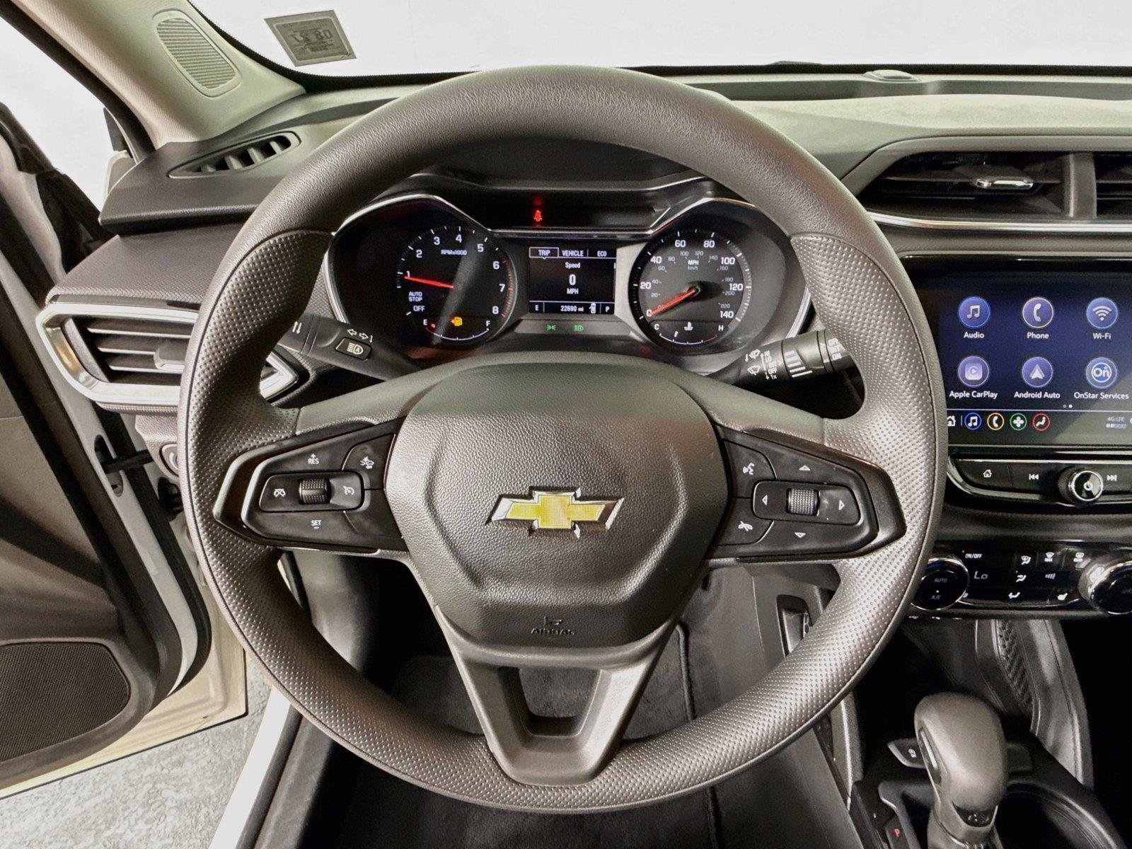 Used 2022 Chevrolet TrailBlazer LT w/ Convenience Package FWD image 3