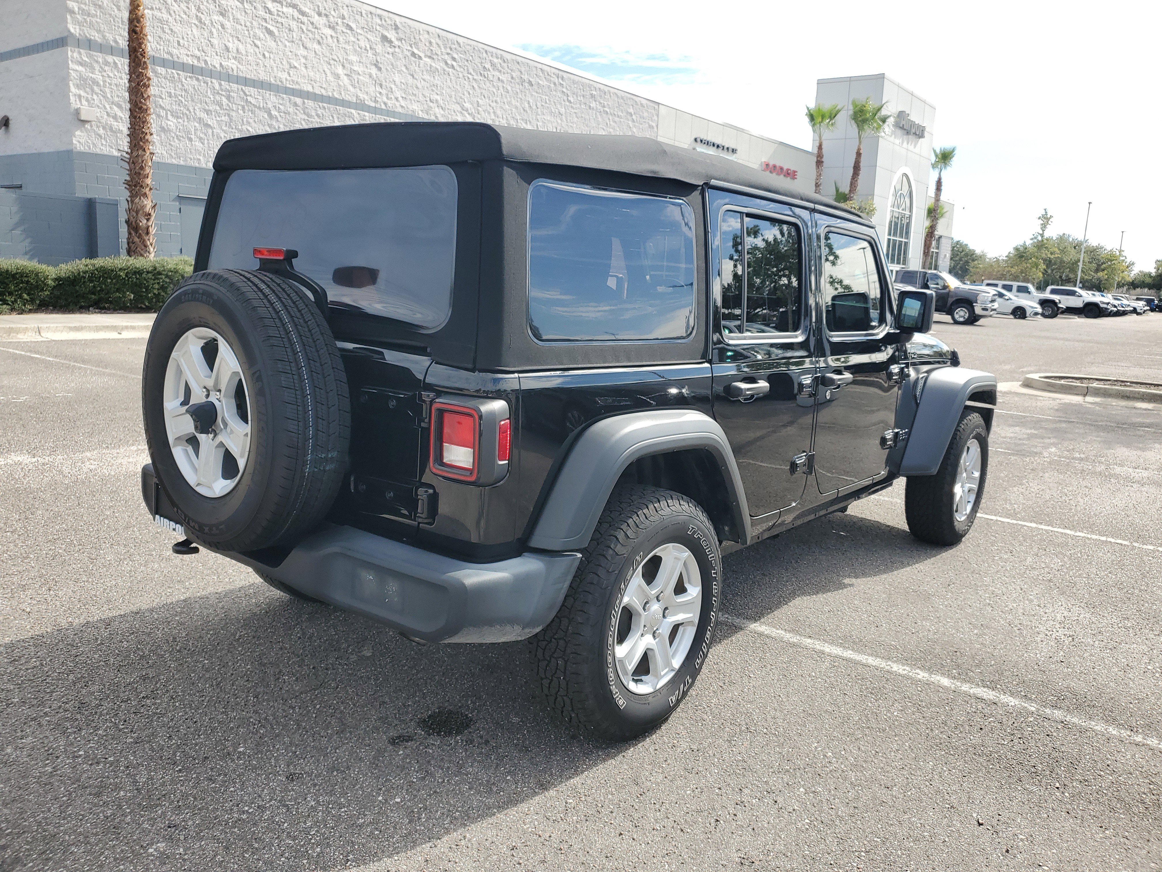 Used 2022 Jeep Wrangler Unlimited Sport image 4