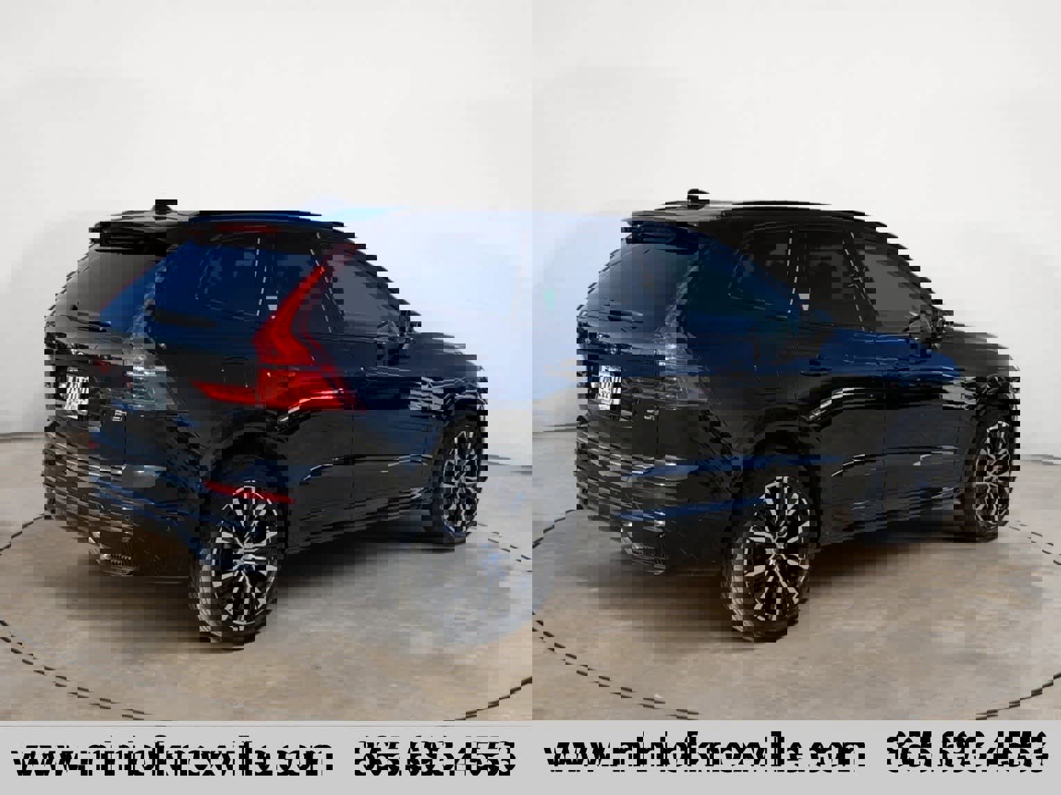 Used 2024 Volvo XC60 B5 Plus image 3