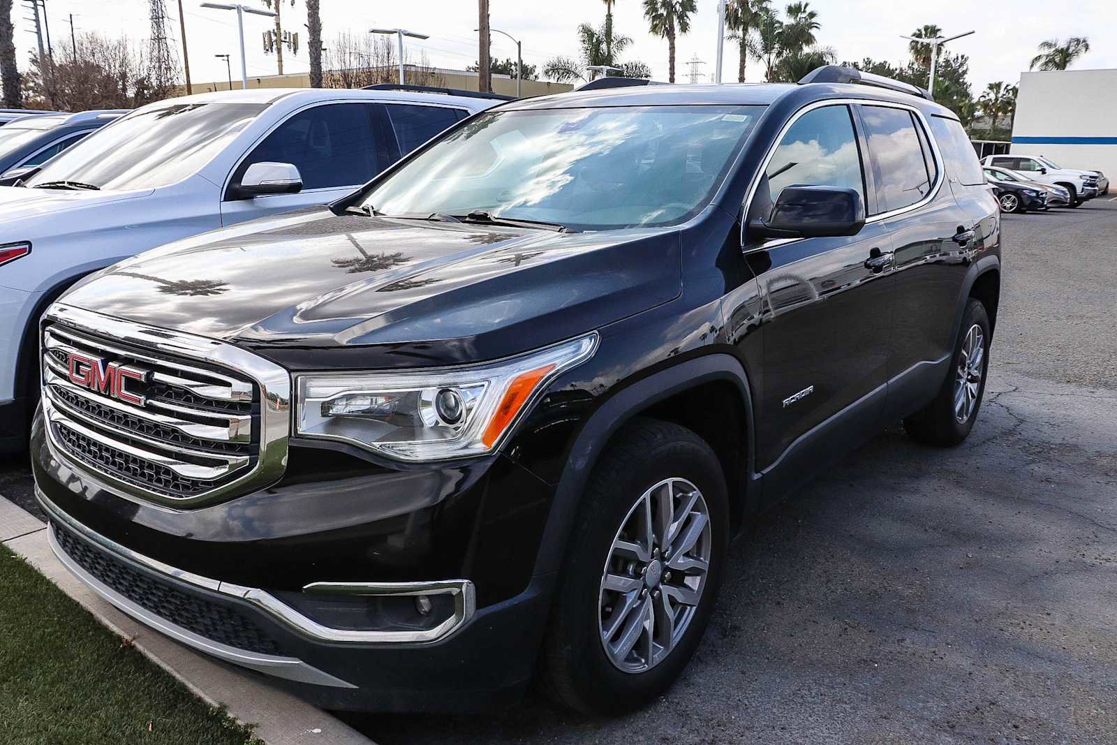 Used 2018 GMC Acadia SLE w/ Driver Alert Package I image 1