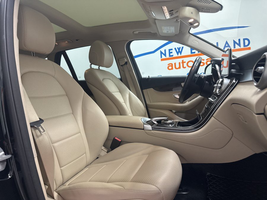 Used 2018 Mercedes-Benz GLC 300 4MATIC w/ Multimedia Package image 19