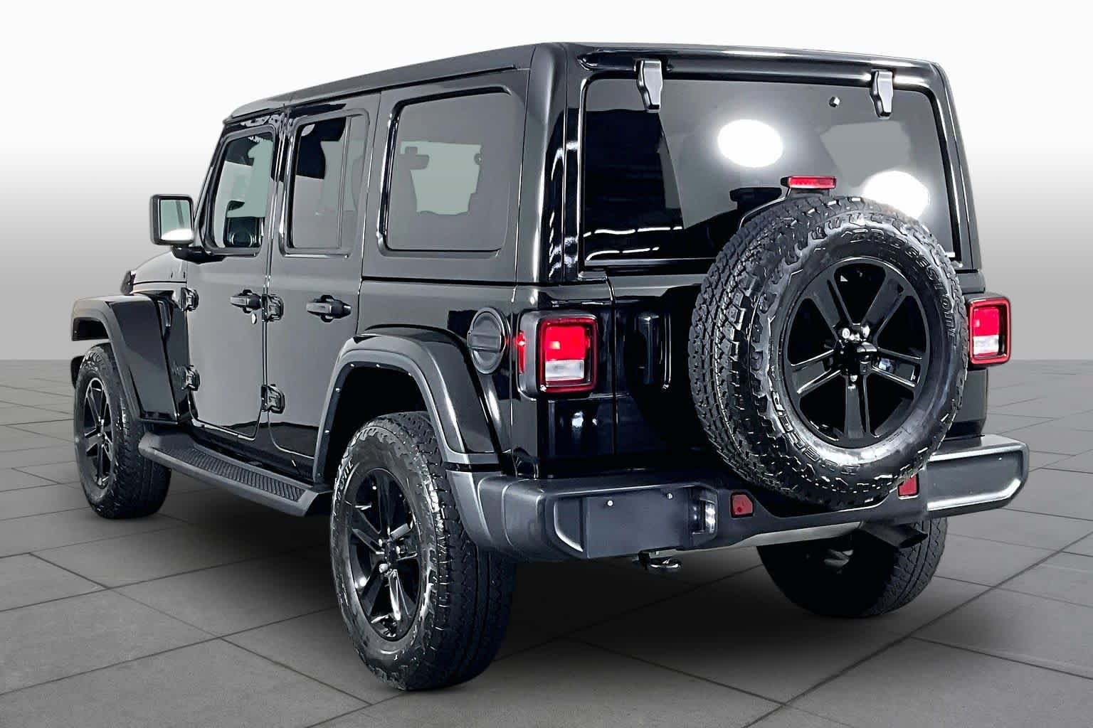 Used 2023 Jeep Wrangler Unlimited Sahara AWD/4WD image 11