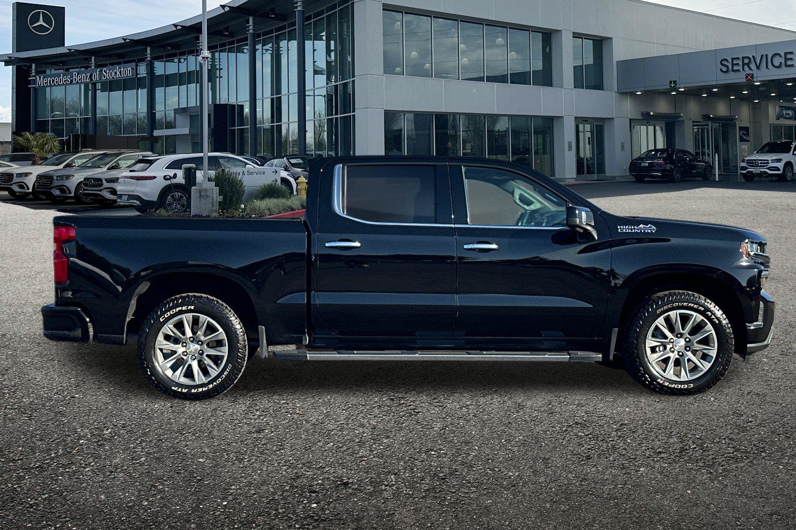 Used 2020 Chevrolet Silverado 1500 High Country w/ Technology Package AWD/4WD image 3