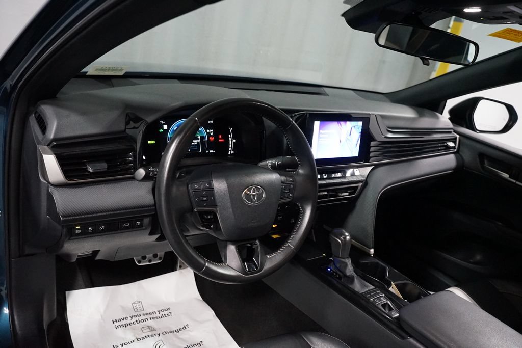 Used 2025 Toyota Camry SE FWD image 11