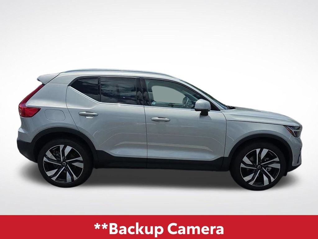 Used 2023 Volvo XC40 B5 Plus w/ Driver Assist Package AWD/4WD image 4