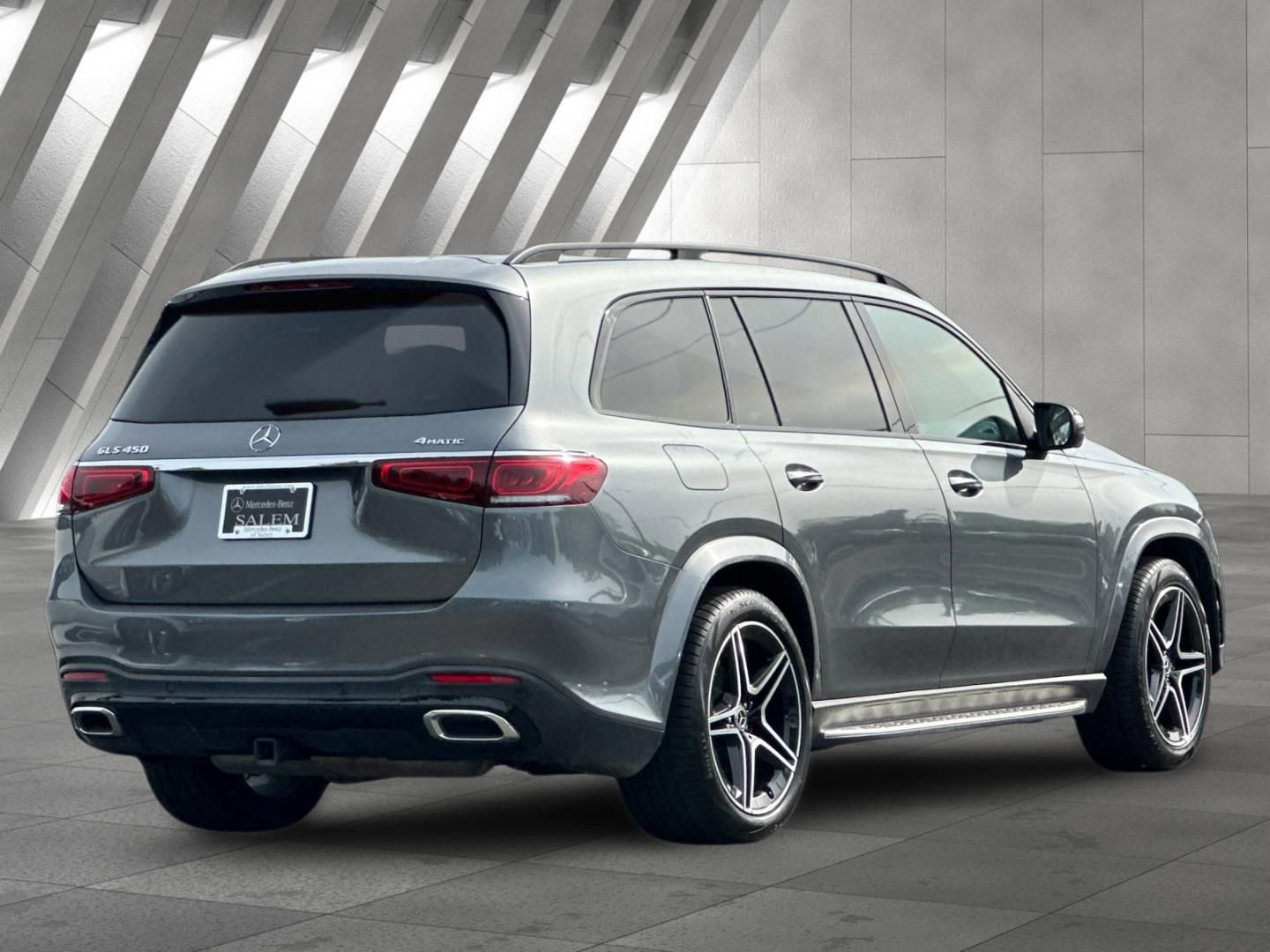 Used 2022 Mercedes-Benz GLS 450 4MATIC w/ AMG Line Exterior image 4