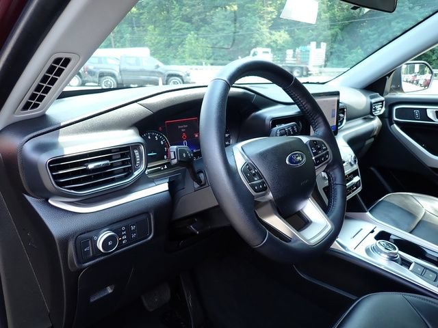 Used 2022 Ford Explorer XLT w/ Equipment Group 202A AWD/4WD image 16