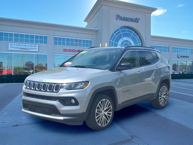 Used 2023 Jeep Compass Limited w/ Elite Group AWD/4WD image 1