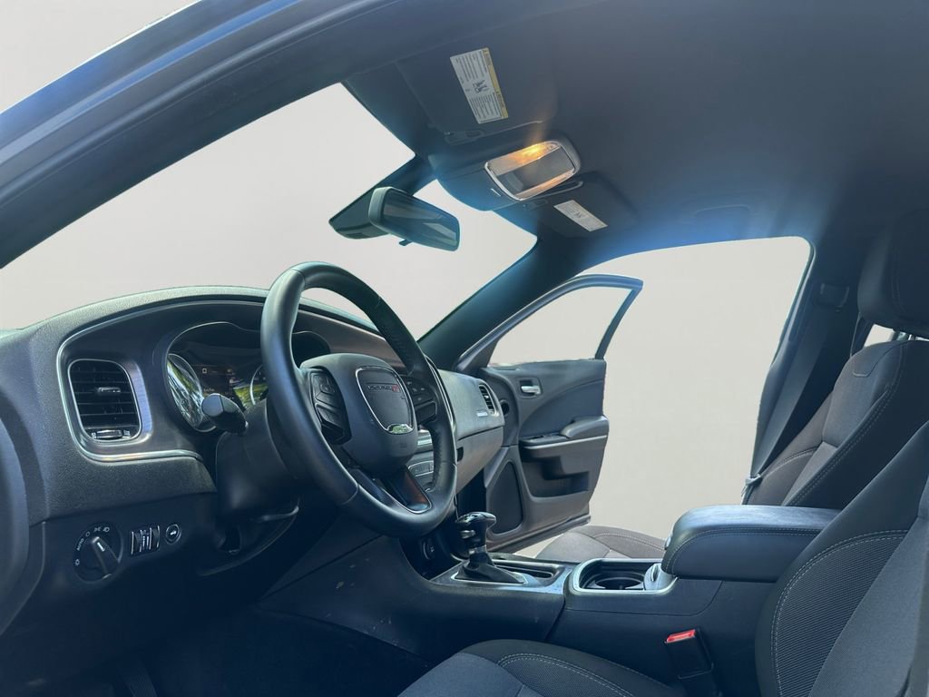 Used 2016 Dodge Charger SE RWD image 9