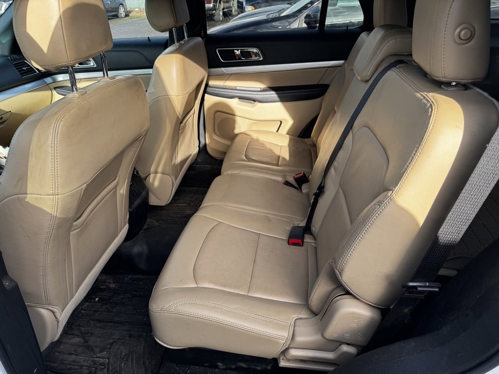 Used 2017 Ford Explorer XLT w/ Equipment Group 202A image 7
