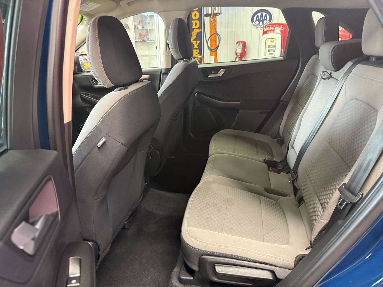 Used 2020 Ford Escape SE FWD image 18