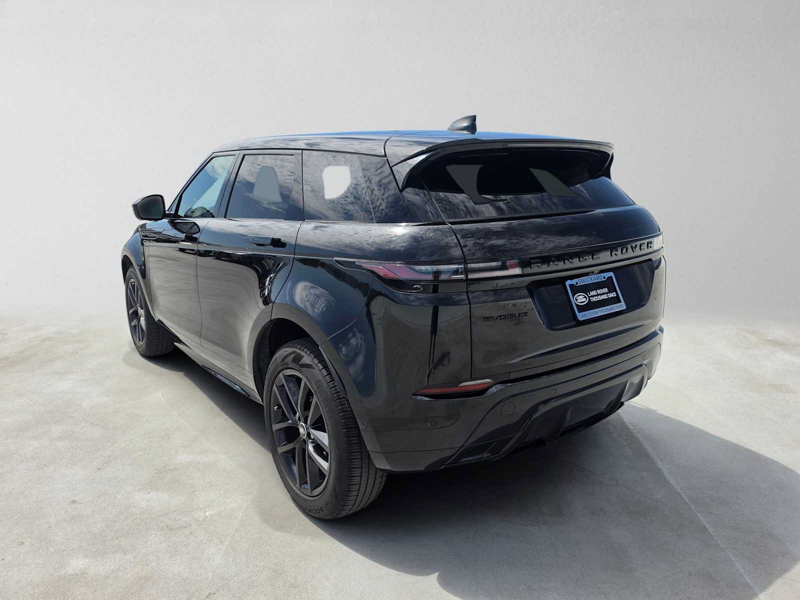 Used 2024 Land Rover Range Rover Evoque Dynamic SE AWD/4WD image 3