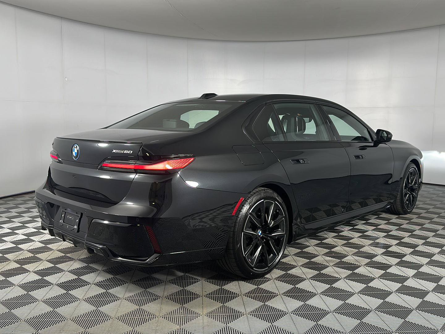 New 2026 BMW i7 xDrive60 w/ Executive Package AWD/4WD image 24